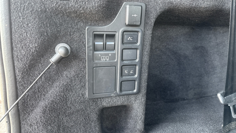 Land Rover Discovery 3.0 D300 Dynamic SE 5dr Auto Diesel Station Wagon